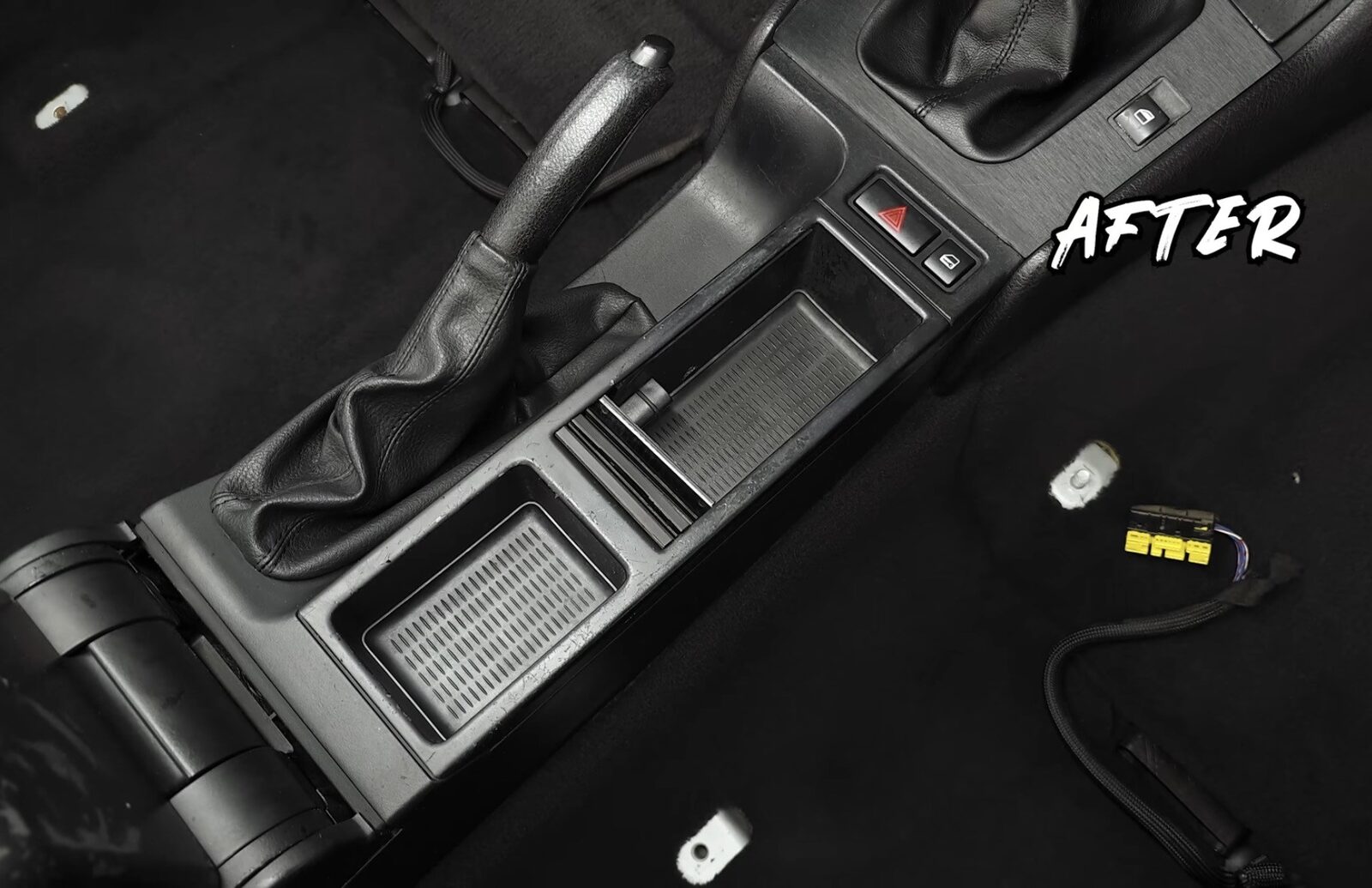Console centrale et vide-poches nettoyés et désinfectés après detailing intérieur
