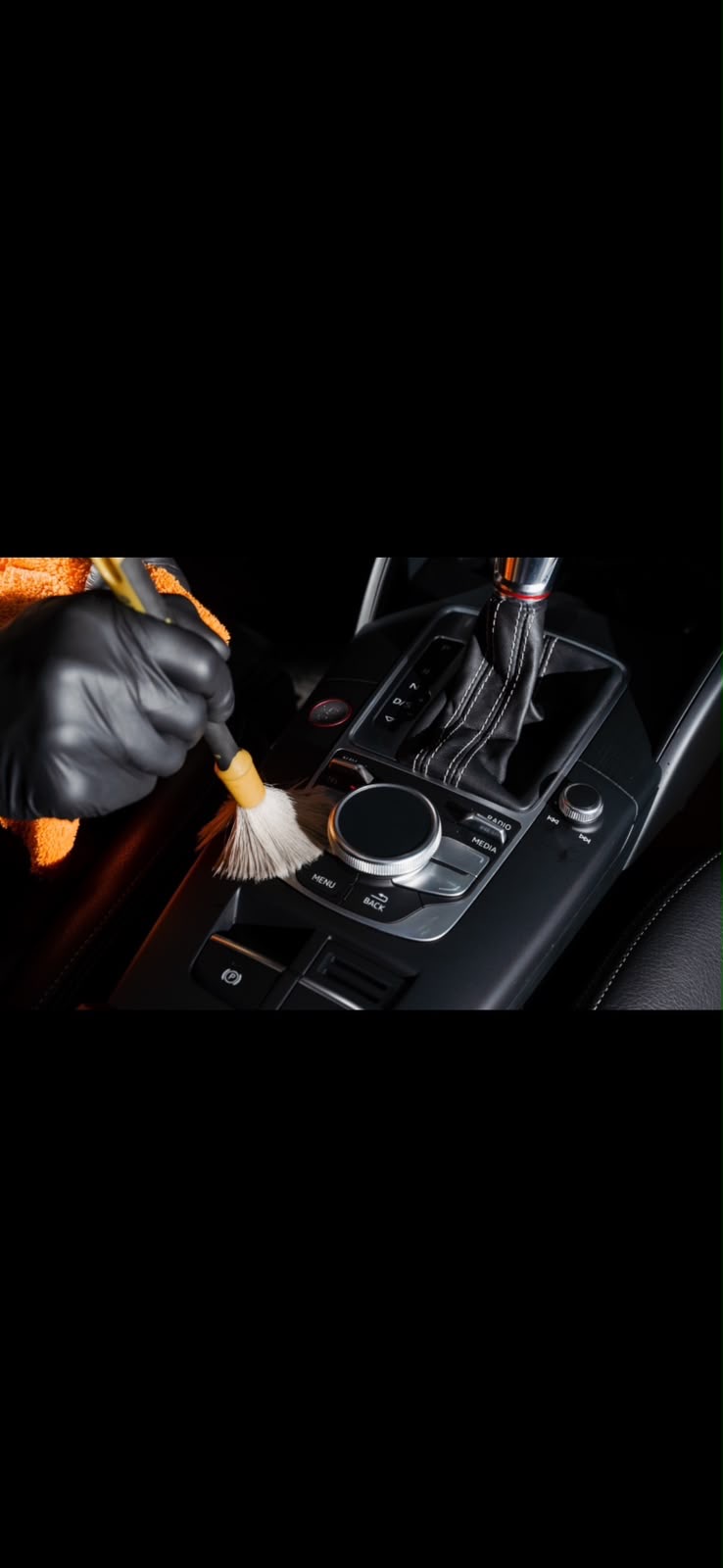 Detailing automobile à domicile à Nancy et Toul - nettoyage pinceau habitacle